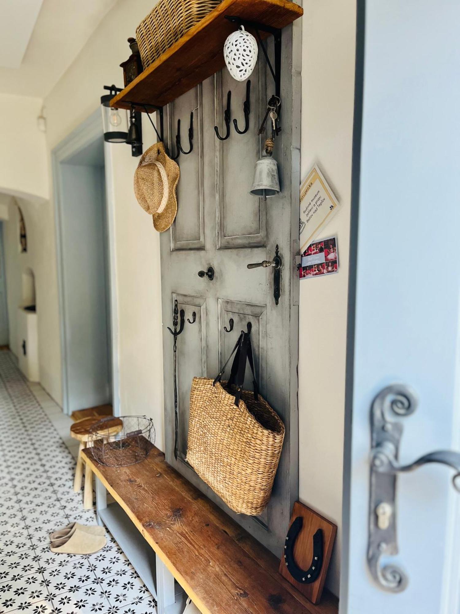 Na Nebi 187 Apart otel Bečov nad Teplou Dış mekan fotoğraf