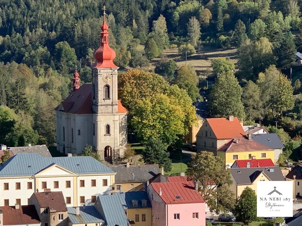 Na Nebi 187 Apart otel Bečov nad Teplou Dış mekan fotoğraf